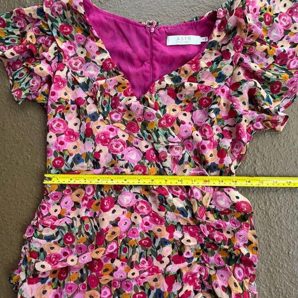 ASTR The Label Dress Size M Vilma Floral Ruffle Ruched Midi Red Pink Floral Boho - Picture 8 of 14